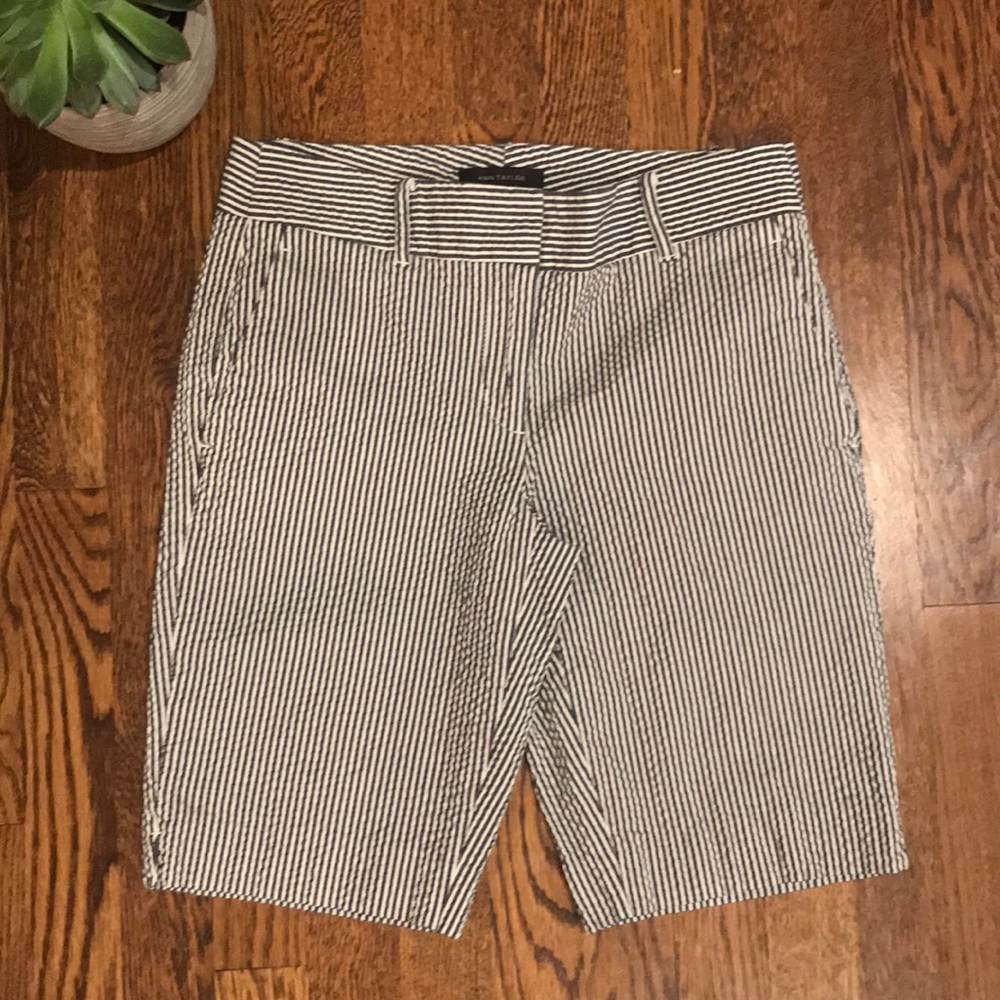 Like New Ann Taylor Navy & White Seersucker Shorts